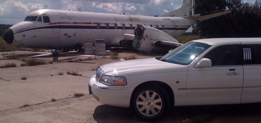 Lincoln White Limousine + Airplane (Lincoln Limo)